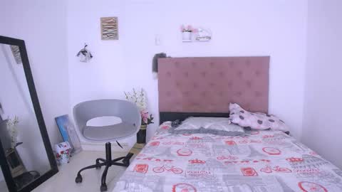 Snapshot of antonella_mcry chatting on 09-09-25, 10:09 antonella online show from 09-09-25, 10:09