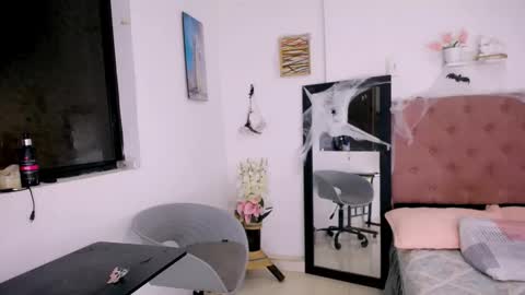 Snapshot of antonella_mcry chatting on 10-17-25, 10:40 antonella online show from 10-17-25, 10:40