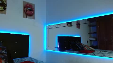 Snapshot of antonella_pink2 chatting on 10-26-25, 04:35 antonella online show from 10-26-25, 04:35