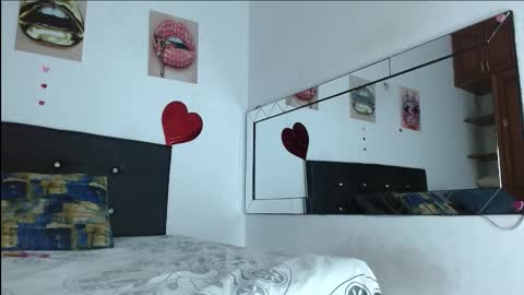 Snapshot of antonella_pink2 chatting on 12-17-25, 04:24 antonella online show from 12-17-25, 04:24