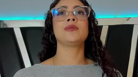 A N T O N E L L E  online show from 12-28-24, 11:19