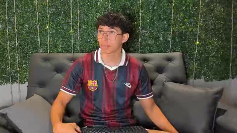 Snapshot of antoniio_miller chatting on 12-17-25, 12:55 Antonio online show from 12-17-25, 12:55