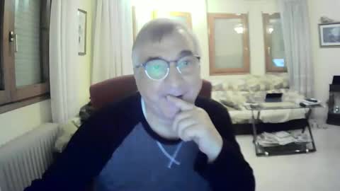 Antonio online show from 02-14-25, 01:13
