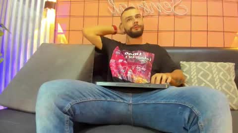 Juan Camilo online show from 02-16-25, 01:03