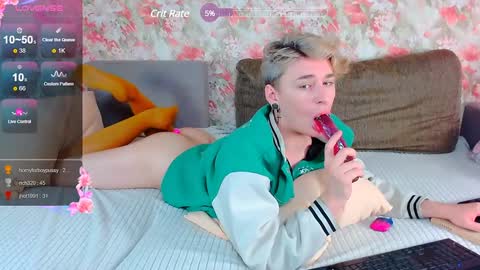 Snapshot of antonylewis chatting on 01-14-25, 09:35 YummyTony online show from 01-14-25, 09:35