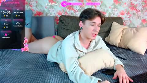 Snapshot of antonylewis chatting on 01-28-25, 07:21 YummyTony online show from 01-28-25, 07:21