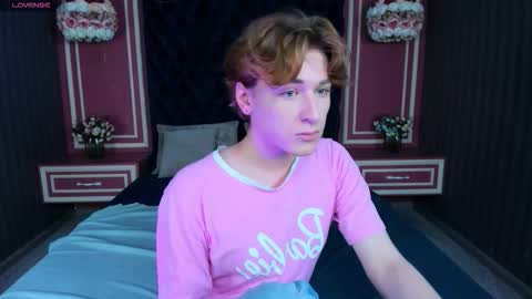 Snapshot of antonylewis chatting on 11-01-25, 07:49 YummyTony online show from 11-01-25, 07:49