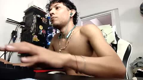 Snapshot of anuardhm chatting on 11-17-25, 02:45 AnuarDHM online show from 11-17-25, 02:45