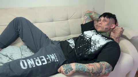 Snapshot of anubisgod88 chatting on 04-09-26, 06:19 Tom online show from 04-09-26, 06:19