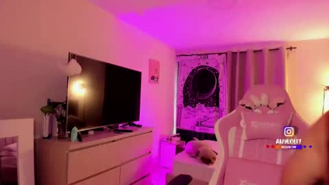   Independent model  online show from 11-08-25, 07:01