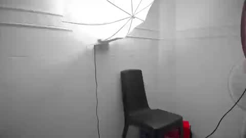 Snapshot of anya_burke chatting on 11-19-25, 03:39 anya_burke online show from 11-19-25, 03:39