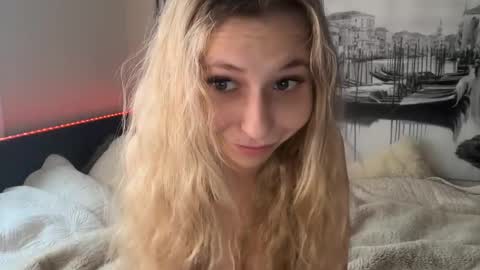 Snapshot of anyaa777 chatting on 01-12-26, 04:23 Anya online show from 01-12-26, 04:23