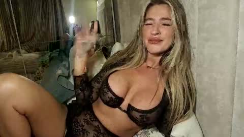 Snapshot of anyaknees_ chatting on 10-14-25, 09:48 anyaknees_ online show from 10-14-25, 09:48