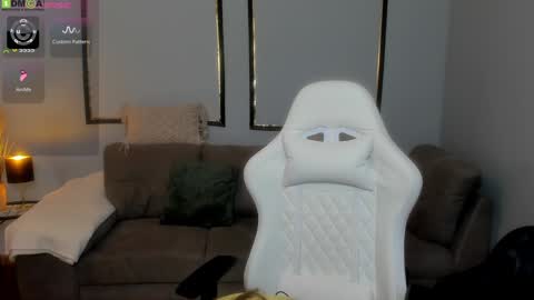 Snapshot of anyarayne chatting on 11-23-25, 01:22 Anya online show from 11-23-25, 01:22