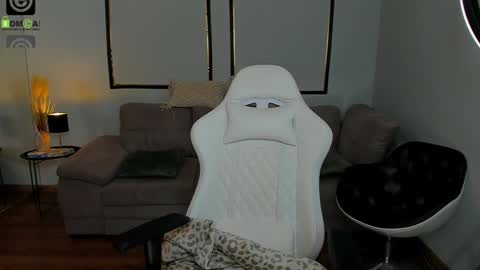 Anya online show from 12-04-25, 01:42