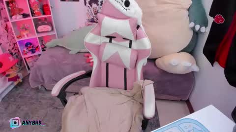 Any online show from 11-04-25, 11:42