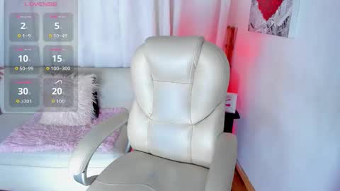 Anyi online show from 10-10-25, 07:46