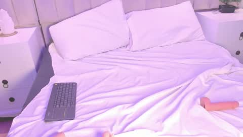 Snapshot of aome_purpuree chatting on 09-10-25, 04:40 Aome online show from 09-10-25, 04:40