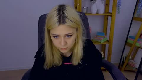 Snapshot of apheliastar chatting on 10-26-25, 03:40 ApheliaStar online show from 10-26-25, 03:40