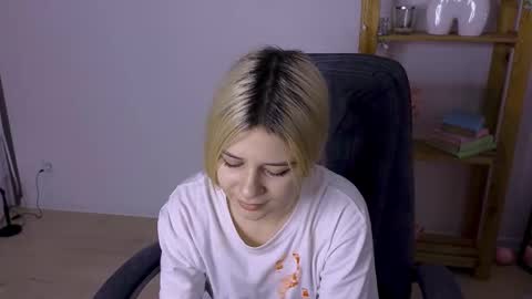 Snapshot of apheliastar chatting on 11-14-25, 03:55 ApheliaStar online show from 11-14-25, 03:55