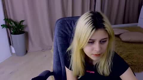 Snapshot of apheliastar chatting on 11-26-25, 03:46 ApheliaStar online show from 11-26-25, 03:46