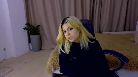 Snapshot of apheliastar chatting on 11-28-25, 03:04 ApheliaStar online show from 11-28-25, 03:04