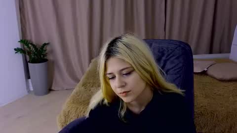 Snapshot of apheliastar chatting on 11-29-25, 03:37 ApheliaStar online show from 11-29-25, 03:37