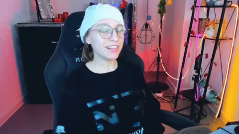 APHEX QUEEN online show from 12-25-24, 09:11