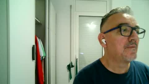 furry bear online show from 10-06-25, 10:51