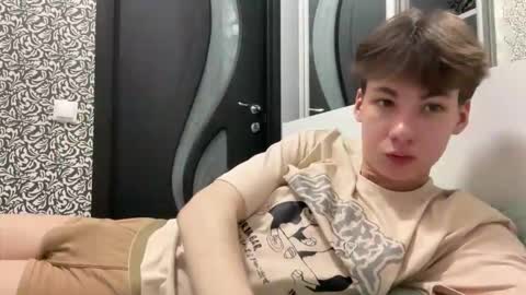 Snapshot of aplant_ chatting on 10-22-25, 10:42 aplant_ online show from 10-22-25, 10:42