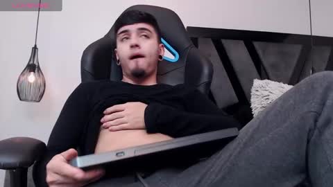 Snapshot of apolo_lopez chatting on 10-10-25, 03:44 Apolo online show from 10-10-25, 03:44