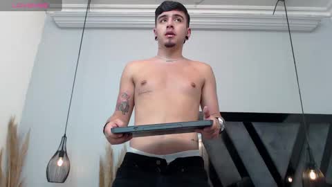 Snapshot of apolo_lopez chatting on 10-15-25, 06:19 Apolo online show from 10-15-25, 06:19