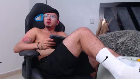 Snapshot of apolo_lopez chatting on 11-01-25, 02:41 Apolo online show from 11-01-25, 02:41