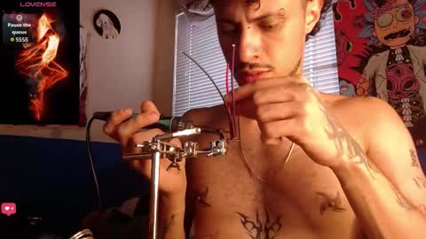 Snapshot of apolo_s chatting on 10-23-25, 05:23 Andres online show from 10-23-25, 05:23