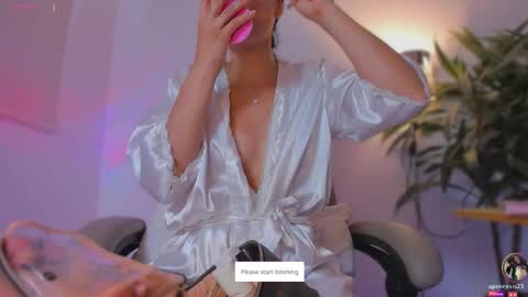 Snapshot of apoteosis_ chatting on 01-17-26, 01:49 Apo online show from 01-17-26, 01:49