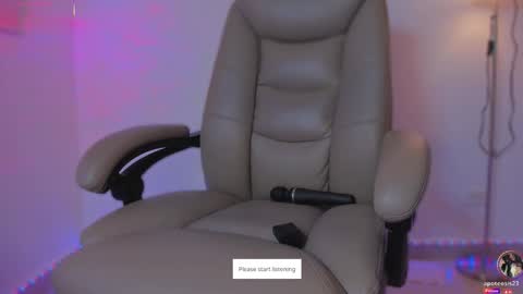 Snapshot of apoteosis_ chatting on 02-14-26, 08:44 Apo online show from 02-14-26, 08:44