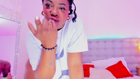 Snapshot of apotheosicass chatting on 02-02-25, 05:59 KARLA  online show from 02-02-25, 05:59