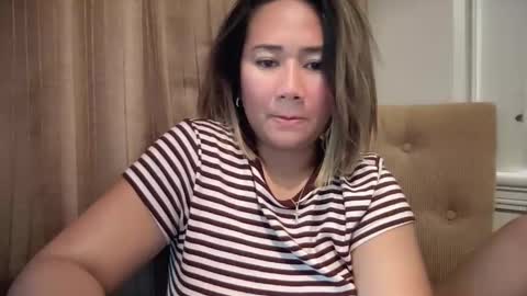 Snapshot of apple_pie_love chatting on 10-15-25, 08:14 Anika online show from 10-15-25, 08:14