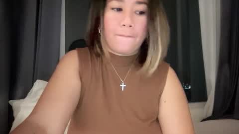 Snapshot of apple_pie_love chatting on 11-16-25, 05:29 Anika online show from 11-16-25, 05:29