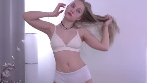  REYNA  my friend   online show from 03-09-25, 08:18