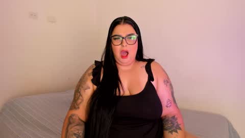 Snapshot of apriilpeach_ chatting on 12-20-24, 04:36 Maria online show from 12-20-24, 04:36