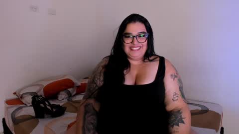 Snapshot of apriilpeach_ chatting on 01-01-25, 02:09 Maria online show from 01-01-25, 02:09