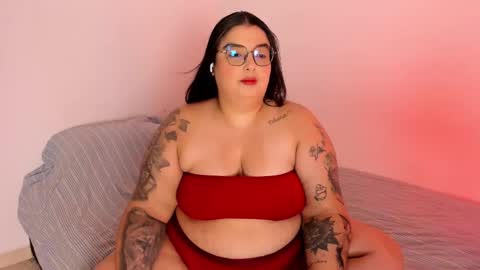 Snapshot of apriilpeach_ chatting on 02-14-25, 04:20 Maria online show from 02-14-25, 04:20