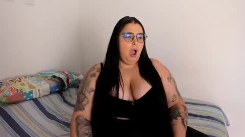 Snapshot of apriilpeach_ chatting on 02-18-25, 04:48 Maria online show from 02-18-25, 04:48