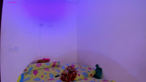 Snapshot of apriilpeach_ chatting on 10-10-25, 09:14 Maria online show from 10-10-25, 09:14