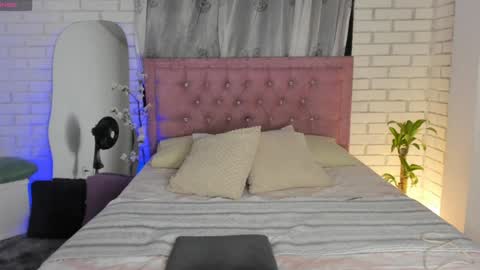 Snapshot of april_scarlett chatting on 01-12-25, 02:35 Scarlett Independent Model online show from 01-12-25, 02:35