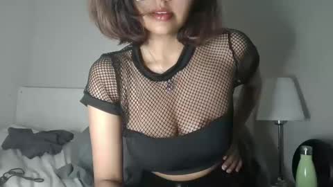 Snapshot of aproditelily495 chatting on 02-10-25, 12:18 LilyinTheWild online show from 02-10-25, 12:18