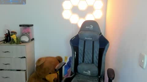 Snapshot of aqua_emilly chatting on 10-23-25, 11:03 aqua emilly online show from 10-23-25, 11:03