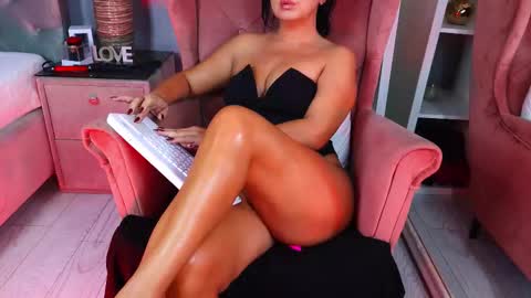 AQueenMonica online show from 10-05-25, 01:48