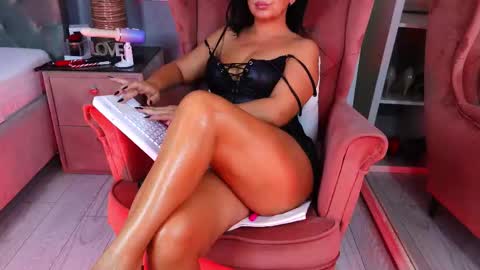 AQueenMonica online show from 11-17-25, 07:36